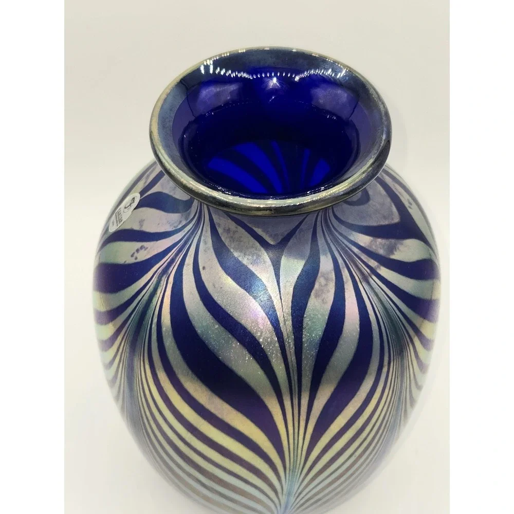 Fenton Art Glass Connoisseur Collection 2002 
